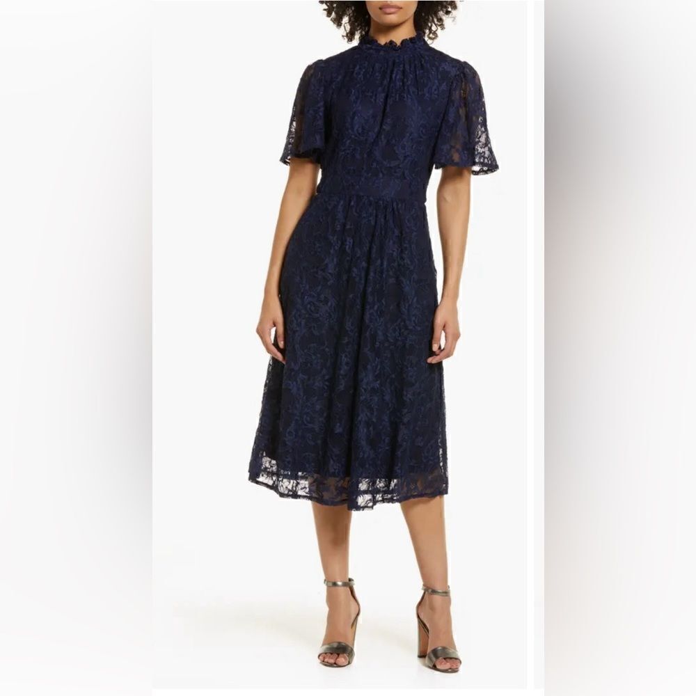 lutter Sleeve Lace Mock Neck Midi Dress
Julia Jordan